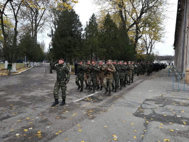 Pregătiri pentru parada militară de Ziua Națională, la Arad. FOTO