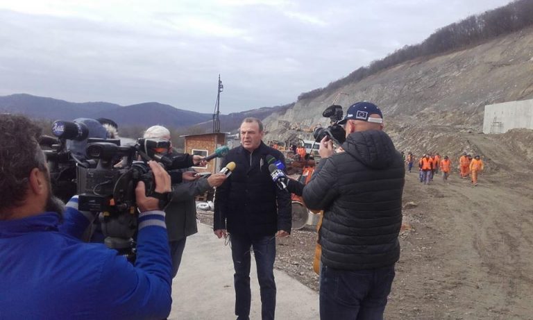 Șova, ministrul demisionar, în vizită pe șantierele loturilor 3 și 4 din Lugoj-Deva. FOTO