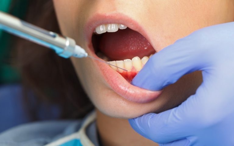 Dentiști falși în Timiș? Străinii, acuzați că-și cumpără, cu 2.000 de euro, dreptul de a profesa
