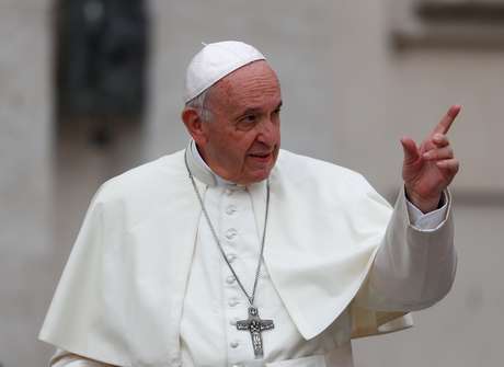 Papa Francisc: „Biserica recomandă ca oamenii cu astfel de tendinţe să nu fie acceptaţi” Ce persoane nu ar trebui să facă parte din Biserica Catolică