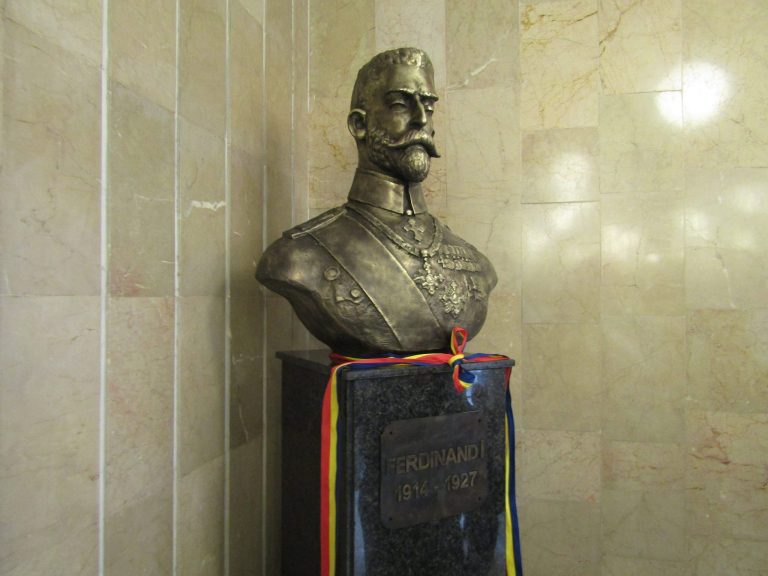 Trei busturi pentru România Mare la Palatul Administrativ Foto-video