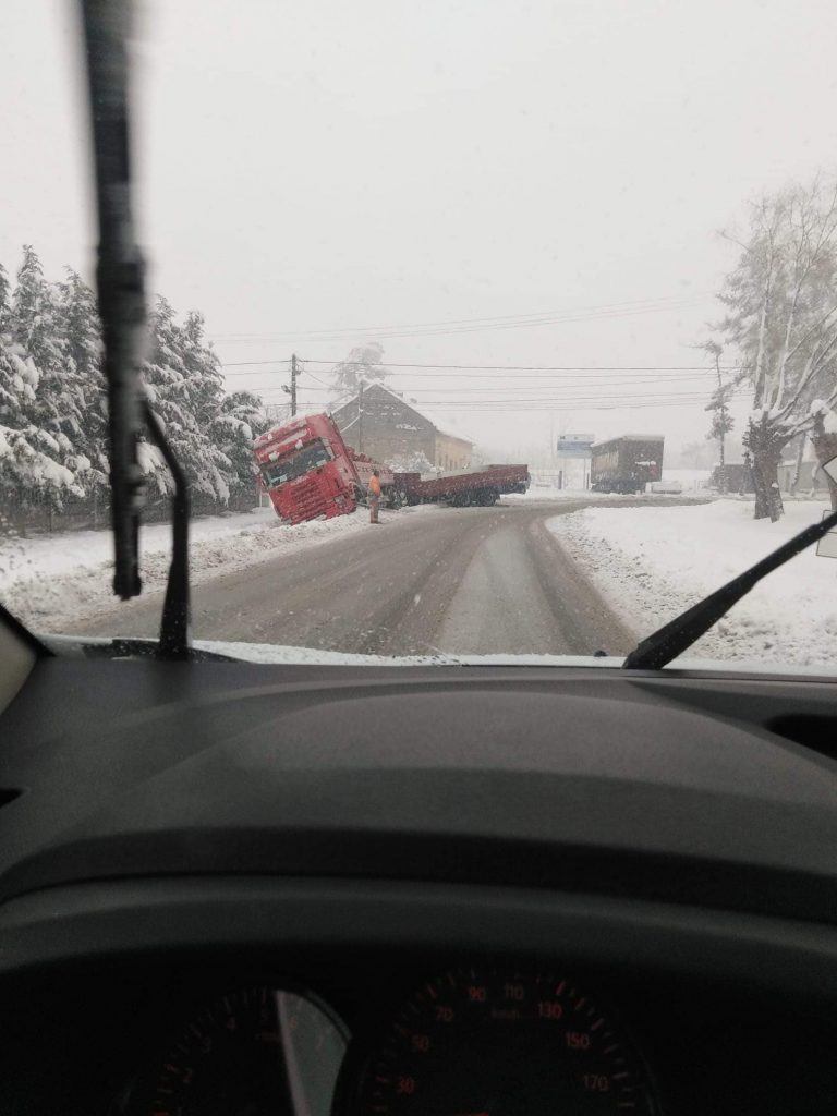 Nemulțumirile soferilor: drumuri necurățate în vest