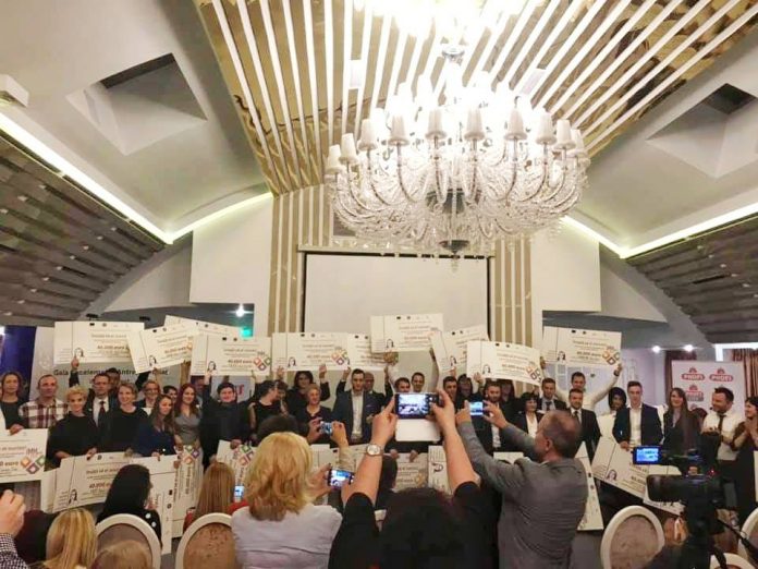 48373318_564787860638917_7610800099983097856_n