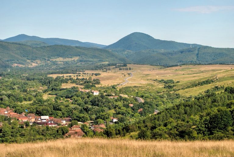 Comuna din vestul țării cu cei mai longevivi oameni. Un bărbat a trăit două secole. Care sunt secretele