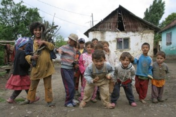 Risc de sărăcie pentru 40% dintre copiii României