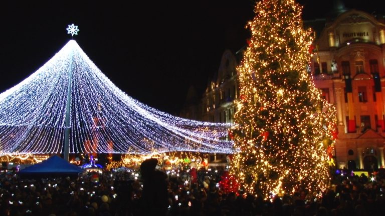 S-a deschis Târgul de Crăciun 2018 odată cu iluminatul sărbătoresc al centrului Foto-Video
