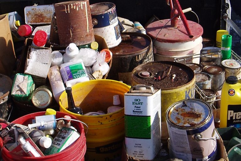 Colectarea deșeurilor periculoase se face separat de celelalte tipuri de deșeuri din gospodărie
