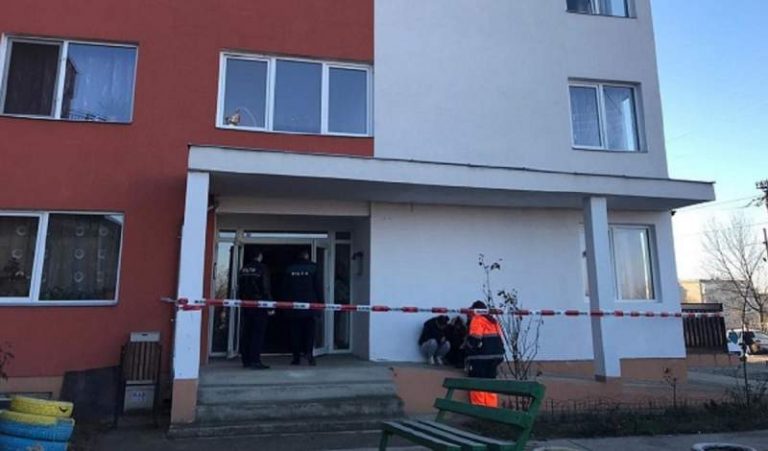 Polițistul din Oravița și-ar fi înjunghiat iubita în inimă apoi s-a sinucis. Detalii în cazul ce a cutremurat Banatul