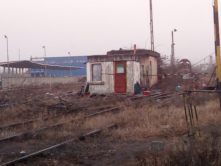 Sărăcie lucie în vestul țării! O familie cu un copil de o lună trăiește ca-n Evul Mediu