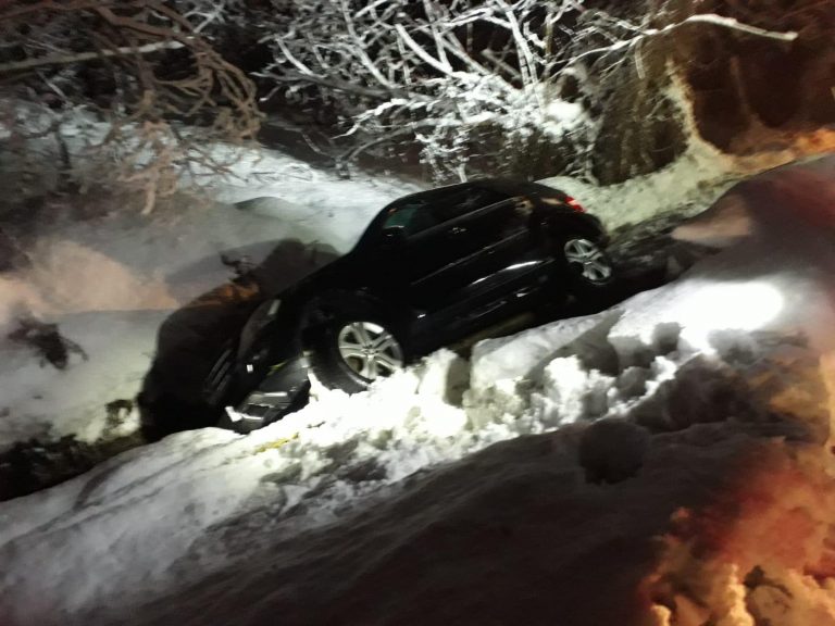 Accident în această dimineață pe un drum din Banat. Conductă de gaz lovită de mașină. FOTO