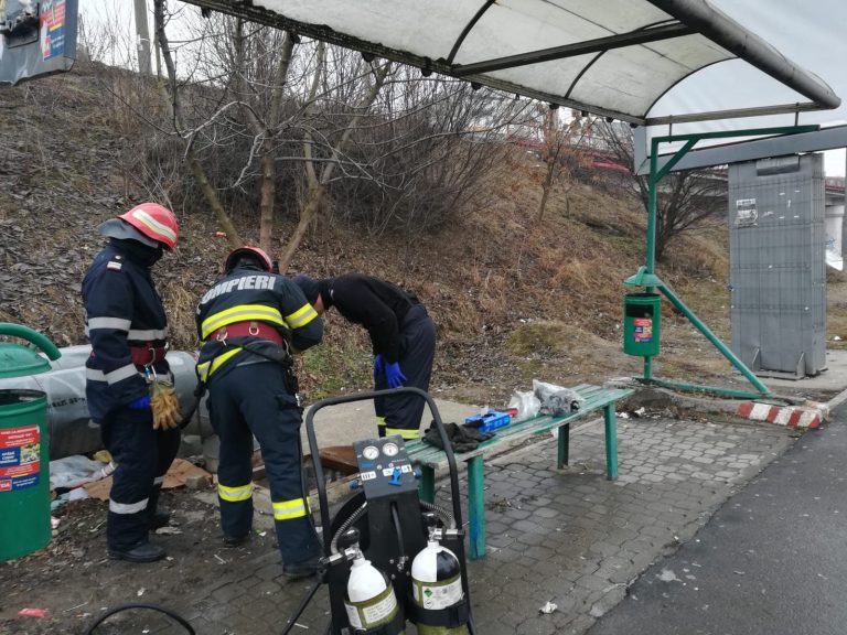 Descoperire șocantă la Arad după ce mai mulți oameni au reclamat un miros groaznic în stația de autobuz