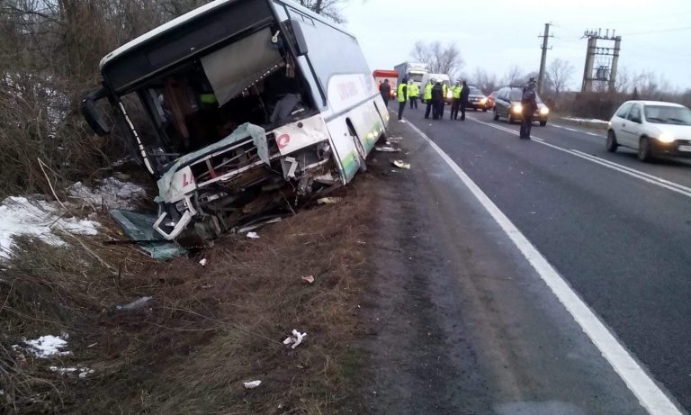 Plan roșu de intervenție în Banat după un accident de autocar. Un mort și mai mulți răniți. Foto-Video