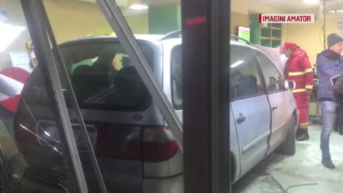 Un bărbat din Caraş-Severin a intrat cu maşina în uşile Spitalului Craiova. Ce s-a întâmplat