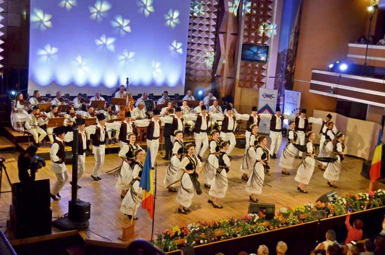 Nume mari ale folclorului românesc sărbătoresc 160 de ani de la Unirea Principatelor Române, la Timișoara