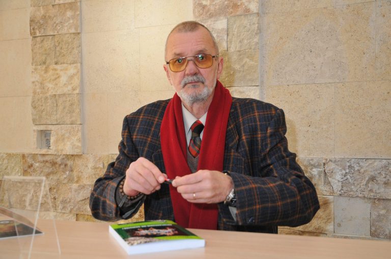 „În fața colii albe de hârtie mă simt mic și înfricoșat” – Interviu cu scriitorul Cornel Udrea