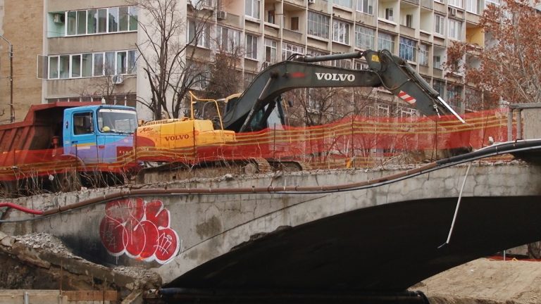Atenție, șoferi! Se închide complet Podul Dragalina