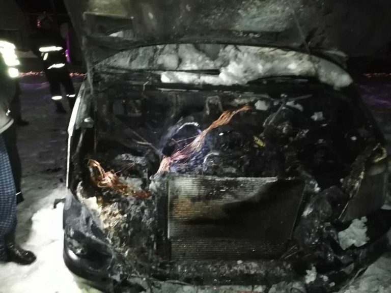 Microbuz incendiat intenționat, în Banat!