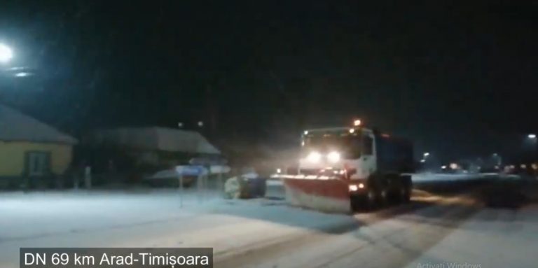 Atenție cum circulați! Drumurile din vest sunt umede și acoperite de zăpadă. VIDEO