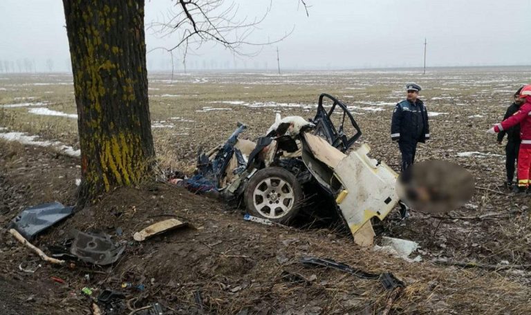 BMW rupt în două după un accident cu 4 morți, joi dimineața