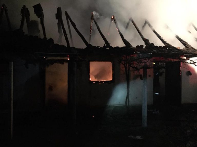 Incendiu după incendiu în Banat. Case distruse de scurtcircuite electrice. FOTO