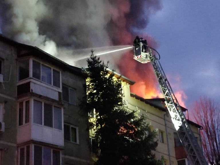 De la ce au pornit flăcările care au distrus 4 apartamente ale blocului din zona Girocului