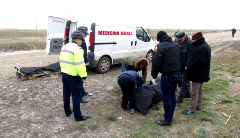 ŞOCANT! Trupul unui tânăr de 21 de ani a fost găsit în gardul unei instituţii!