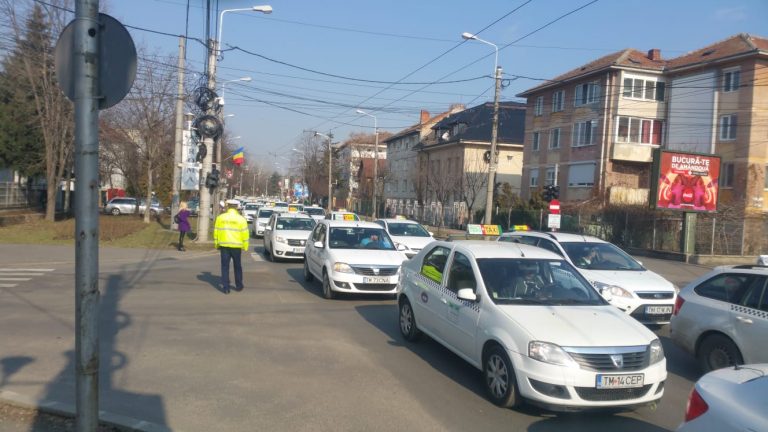 Sute de taximetriști, din nou la protest pe străzile Timișoarei. FOTO-VIDEO