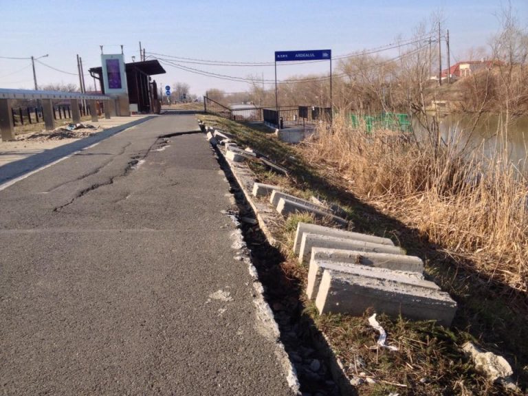 Pista de biciclete de pe malul Begăi a luat-o la vale. Ce a constatat ADR Vest
