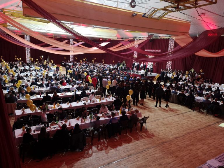 Balul acordării panglicii la Liceul „Nicolae Bălcescu” din Gyula. VIDEO