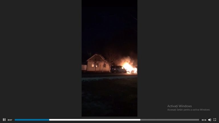 Mașini incendiate în vestul țării, chiar de proprietar! VIDEO