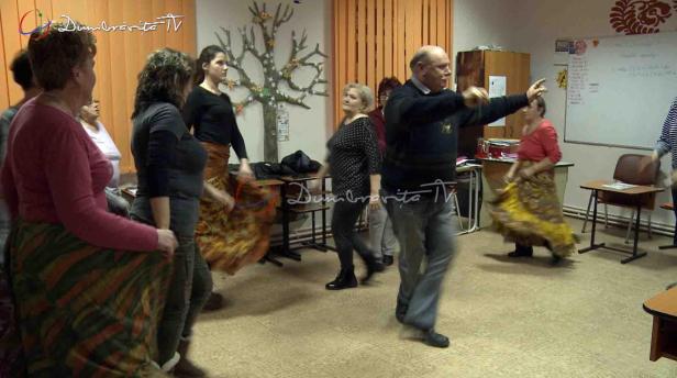 Cum se pregătește Grupul “Gospodinele din Dumbrăvița” pentru FĂRȘANG Video