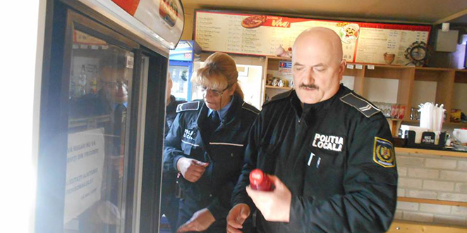 Produse expirate de 3 luni, vândute elevilor în apropierea unor școli din vestul țării