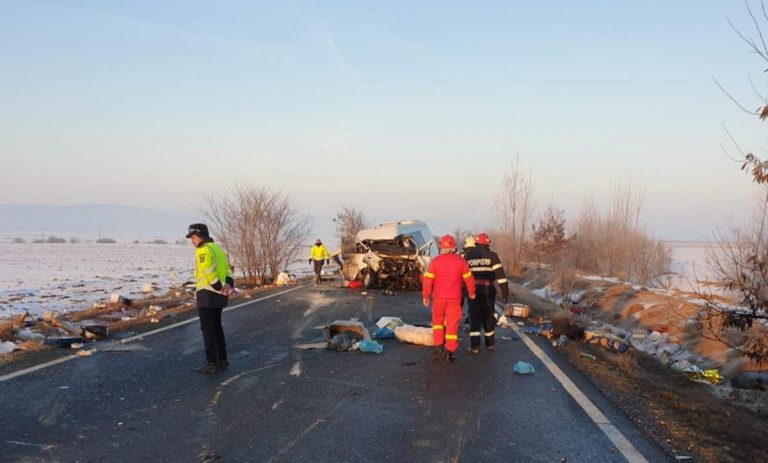 Morți și răniți după un accident de microbuz. Oamenii mergeau la muncă, în Italia. Plan roșu de intervenție
