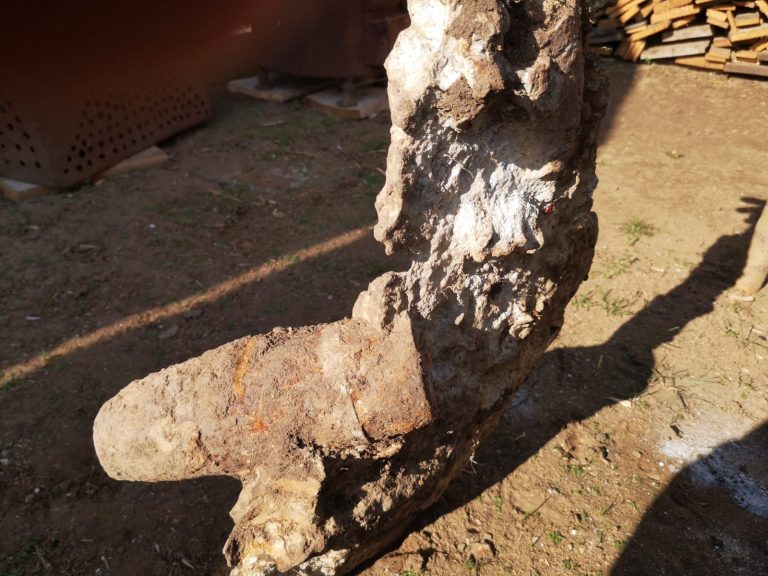 Proiectil explozibil, descoperit la Arad. Foto