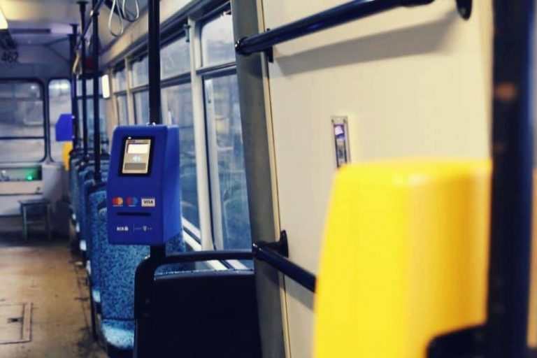 De marți se poate face plata cu cardul în mijloacele de transport în comun din Timișoara