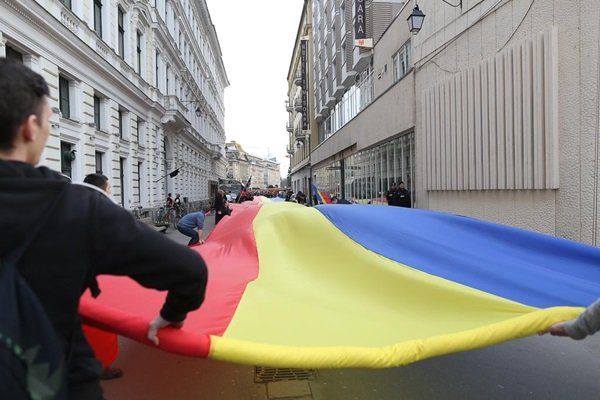 Tricolor de 100 de metri lungime, la 101 ani de la Unirea Basarabiei cu România VIDEO
