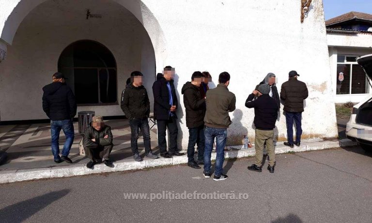 Vietnamezii forțează granițele din vestul țării. VIDEO