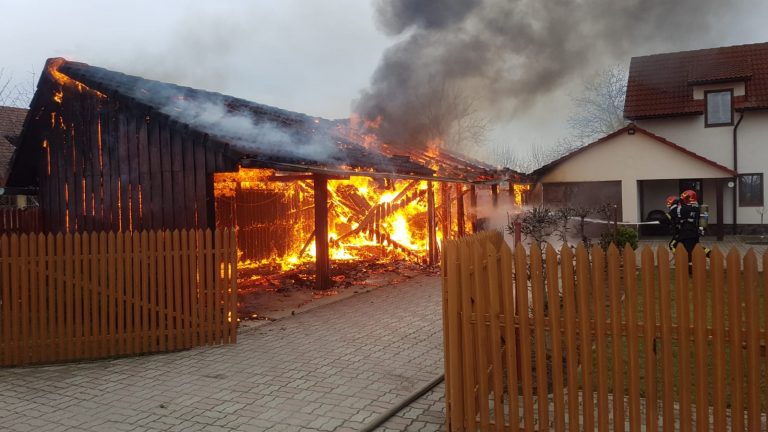 Incendiu puternic în apropiere de Timișoara, luni dimineața! FOTO
