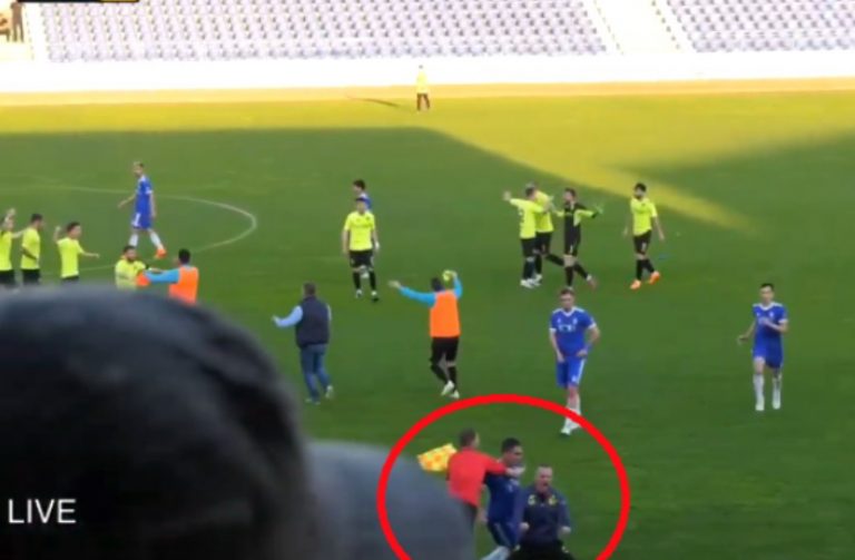 Antrenor de fotbal, bătut la finalul partidei câștigate de echipa sa