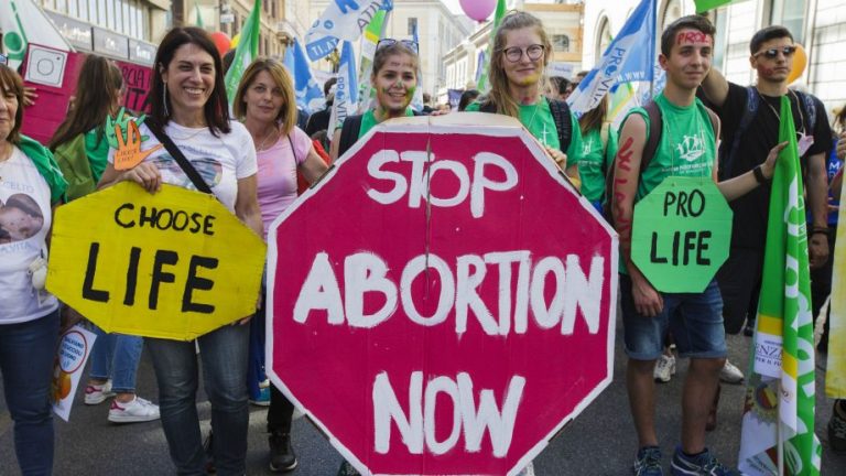 ”Toți cei care sunt în favoarea avortului au fost deja născuți” Campania „40 de zile pentru viață” a pornit la Timișoara și în 25 de țări