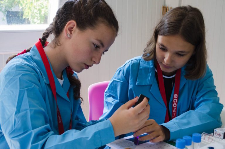 Aquapic, partener în programul Științescu