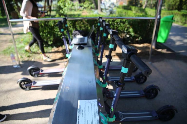Trotinetele electrice au fost date în folosință. Se găsesc în trei locuri FOTO-VIDEO