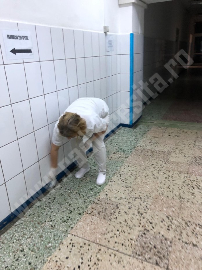 De frica vizitei ministeriale, angajații unui spital din Banat s-au apucat de curățenie generală în noapte