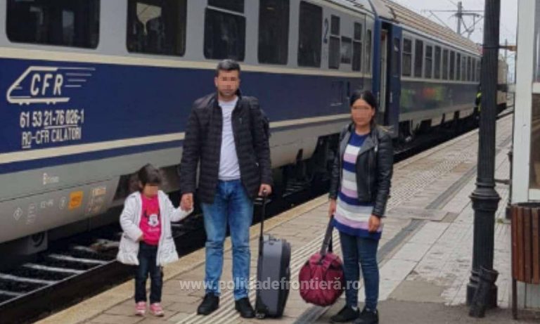 Familie de migranți oprită la vama Curtici
