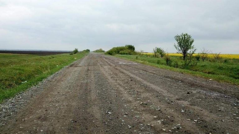 Drum judeţean de pământ, reabilitat pentru a facilita legătura cu Serbia