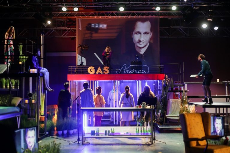 TNTm prezintă inCREDibil, un spectacol care analizează fericirea