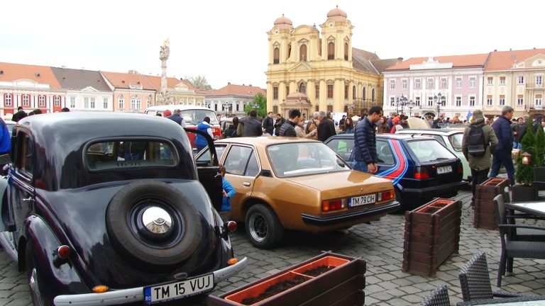 Nu există mașini vechi, doar unele mai puțin lustruite! FOTO-VIDEO