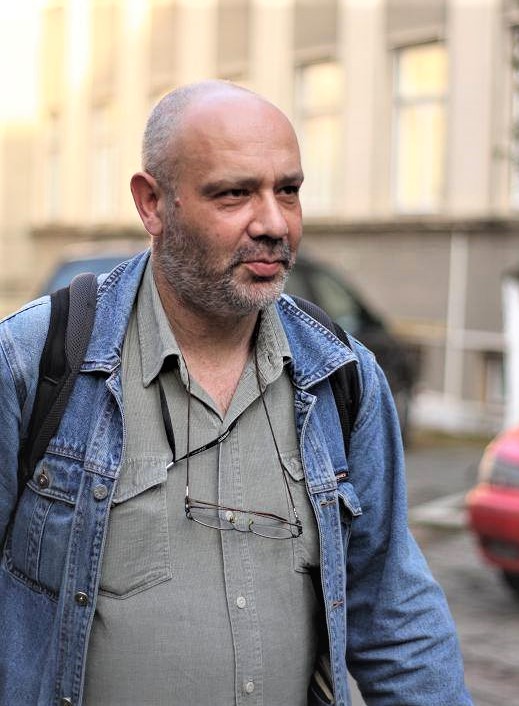 „Cu adevărat contează să nu-mi fie rușine de mine” – Interviu cu scriitorul Romulus Bucur