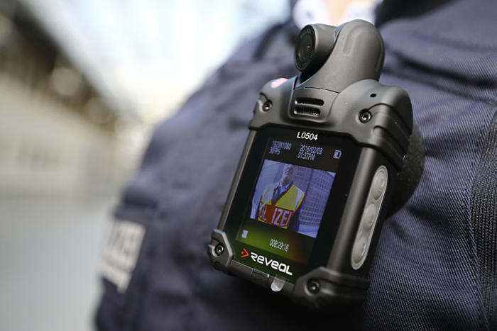 Bodycam-uri pentru polițiștii de la Rutieră din Timiș. Șoferii care ”fac pe șmecherii” la volan, filmați