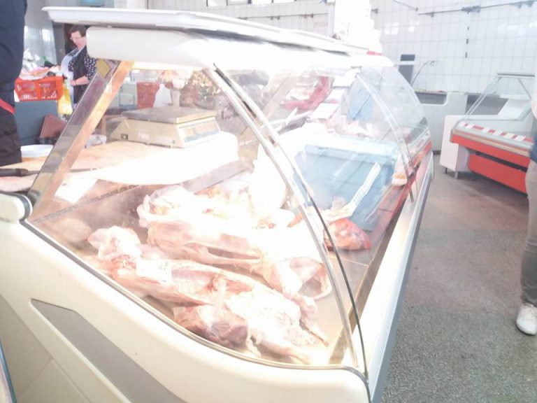 Mielul de Paște încă este scump la vedere, în Timișoara, dar destul de ieftin la preț. VIDEO